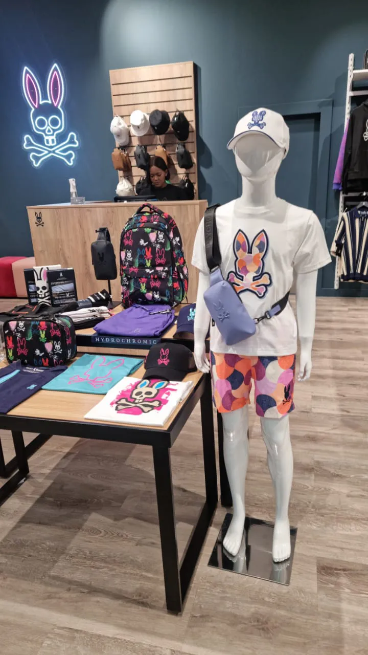 psycho-bunny-south-africa-canal-walk-store-kids-apparel Psycho Bunny Kids outfit on mannequin in Canal Walk store